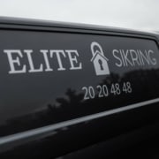 Elite sikring logo på bilen