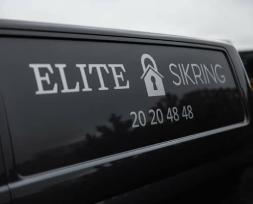 Elite sikring logo på bilen