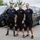 3 mand ved firmabiler